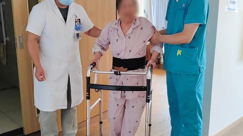 养老护理员培训资质，揭秘其背后的价值与成本