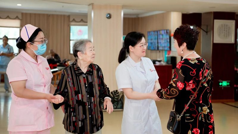 瘫痪老人护工哪家好